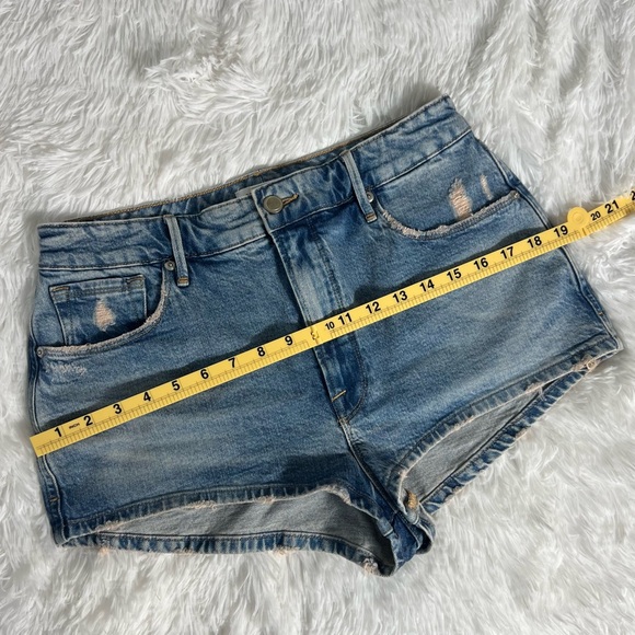 Good American Micro Mini Shorts - Picture 3 of 7